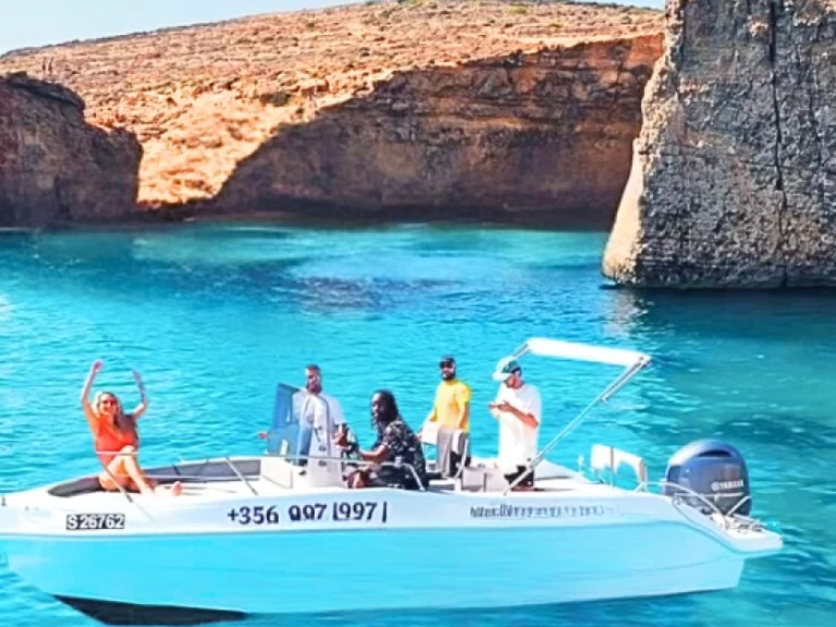 Alquiler de Bluemax 23 Open Boat  en Comino