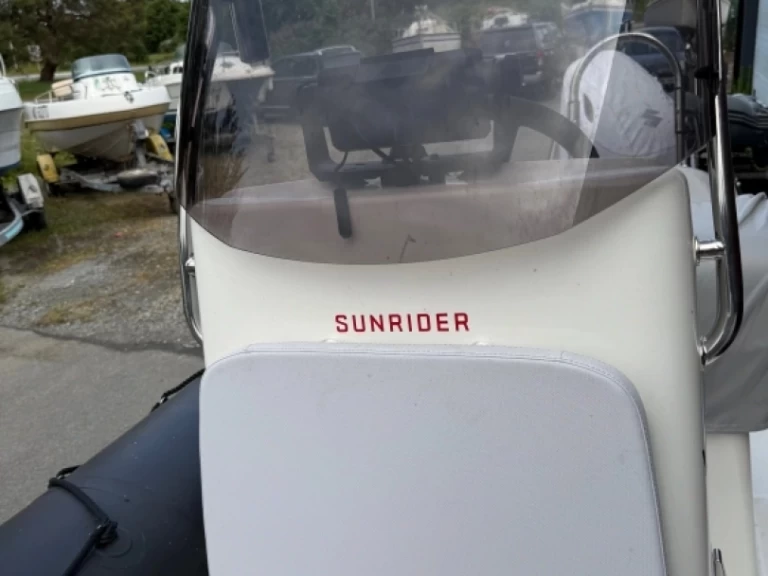 Bombard Sunrider 650 de alquiler a Loctudy