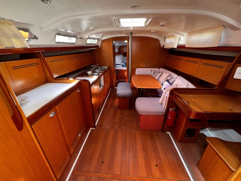 Alquiler de Velero, con o sin patrón Bénéteau Vlycho