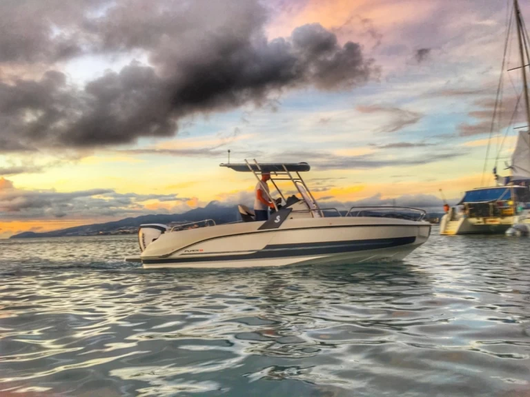 Alquiler de Lancha, con o sin patrón Bénéteau Les Trois-Îlets