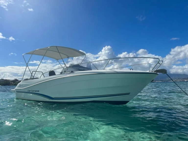 Alquiler de Jeanneau Cap Camarat 7.5 CC Serie 2 en Les Trois-Îlets