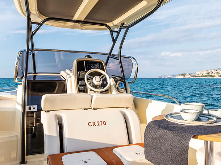 Alquiler de barcos Marina de Palamós barato de Invictus 270 FX