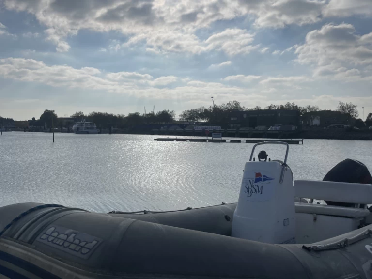 Alquiler de Neumática, con o sin patrón Explorer Vannes