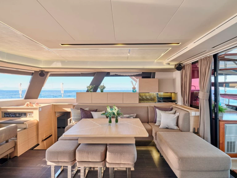 Yate de lujo para alquilar Néa Péramos al mejor precio