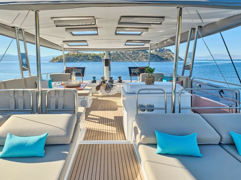 Fountaine Pajot SUNMOON de alquiler a Néa Péramos