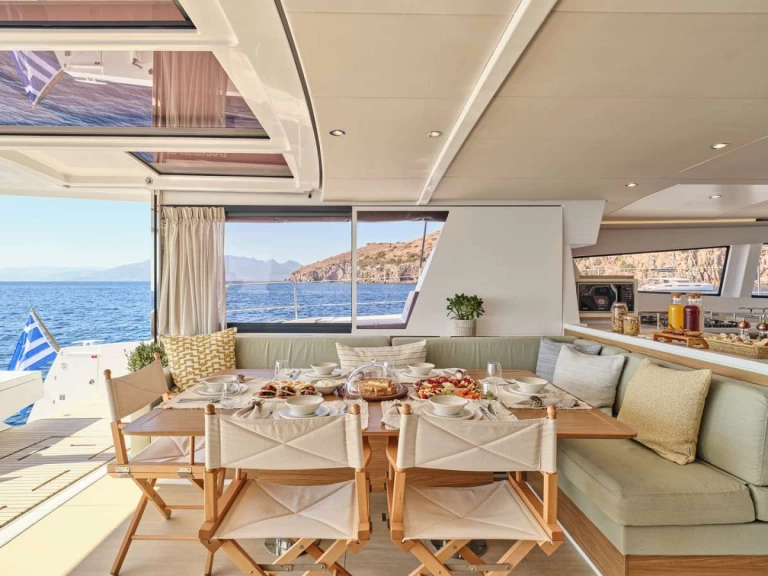 Yate de lujo para alquilar Néa Péramos al mejor precio