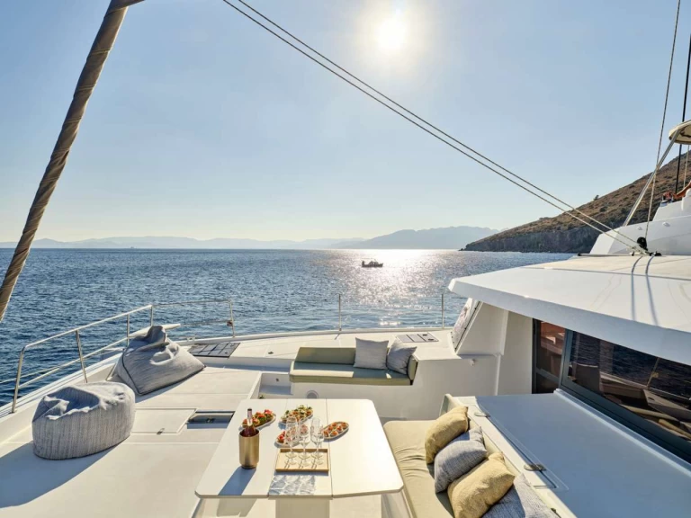 Alquiler de barcos Néa Péramos barato de SAHANA