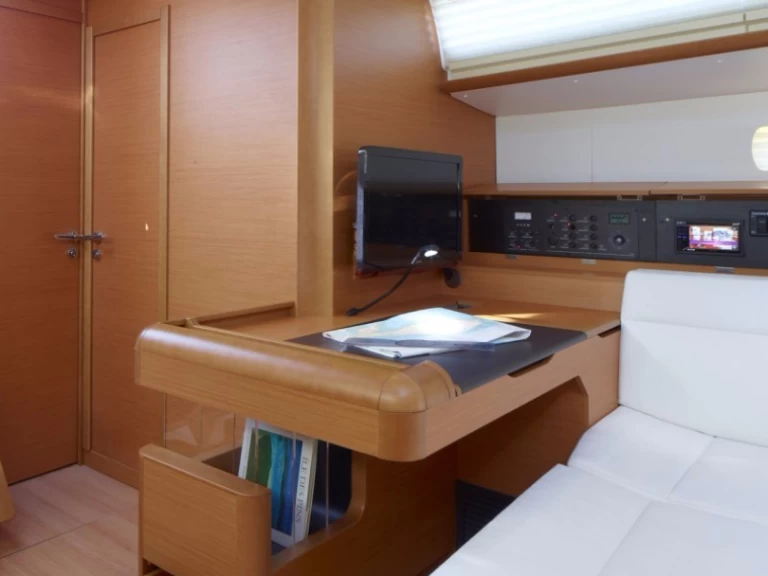 Alquiler de embarcaciones Jeanneau Sun Odyssey 519 enAnse Marcel en Samboat