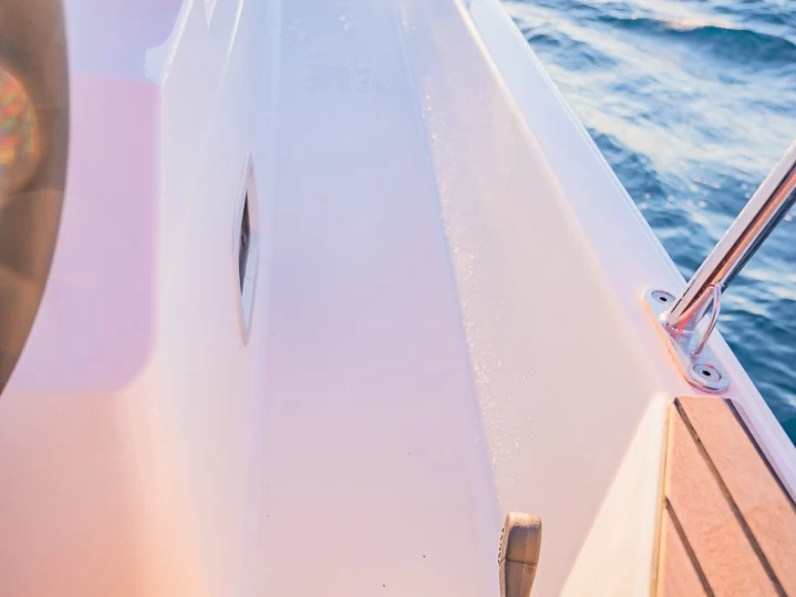 Alquiler de embarcaciones Jeanneau Sun Odyssey 410 enLávrio en Samboat