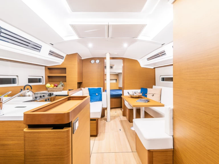 Alquiler de Velero, con o sin patrón Jeanneau Lávrio