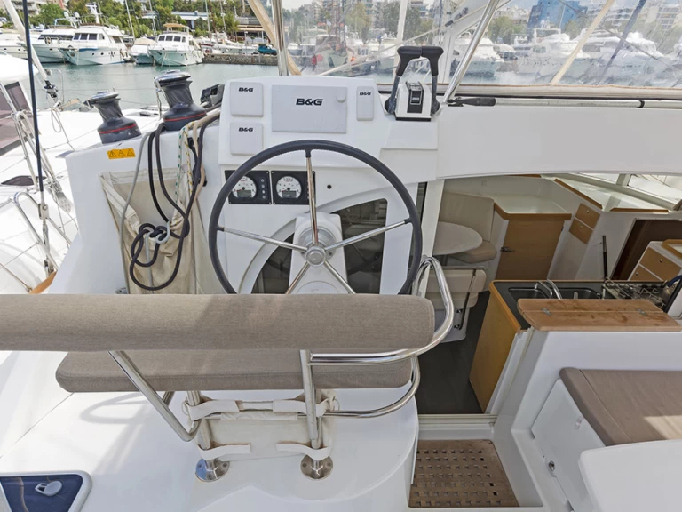 Alquiler de embarcaciones Lagoon Lagoon 380 enLávrio en Samboat