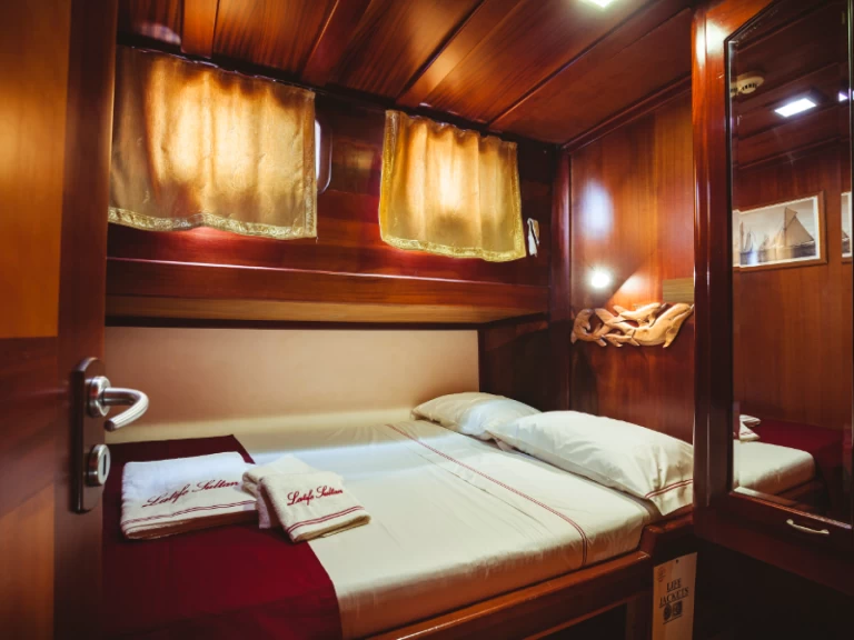  Latife Sultan de alquiler a Milazzo