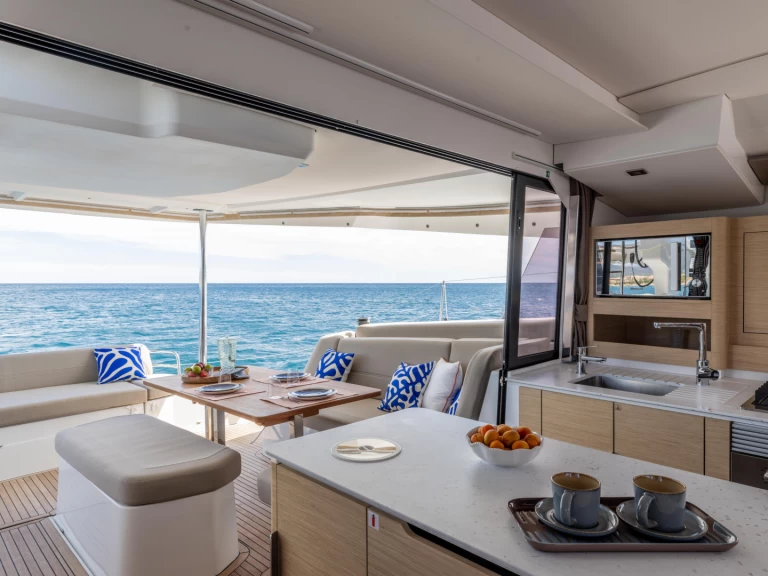 Alquiler de Fountaine Pajot FP 44 en Marina de Portimão