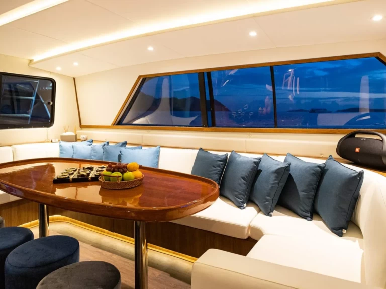 Alquiler de Bertram Odyssey 1 en Phuket (City)