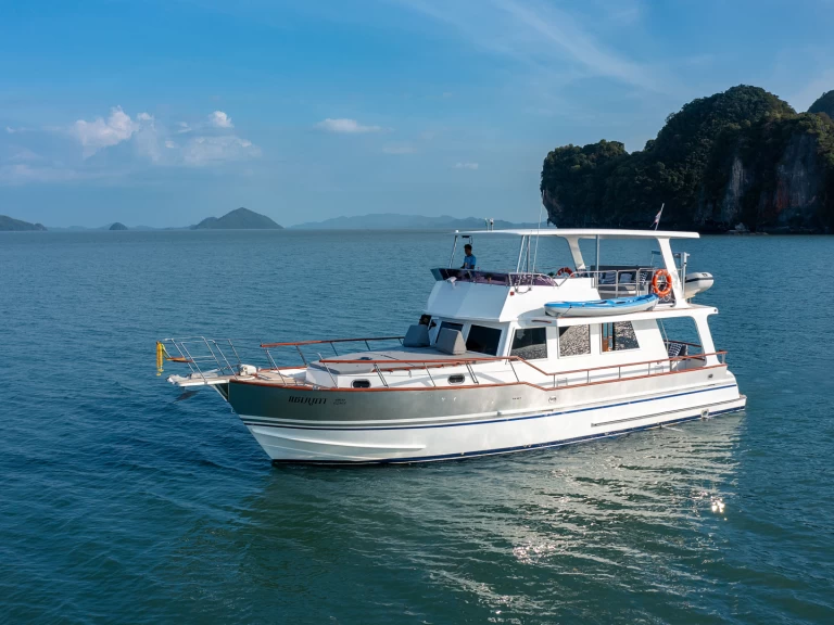 Alquiler Lancha Grand Banks con o sin  título de navegación