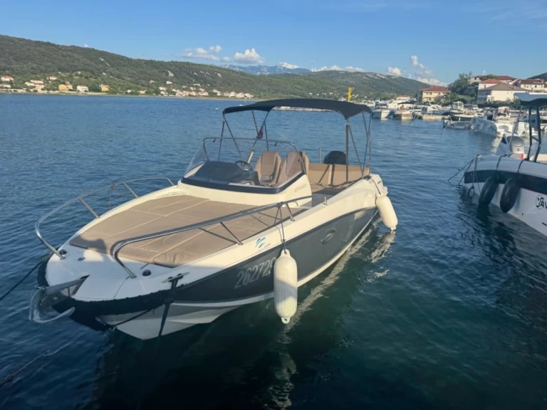 Quicksilver Activ 675 Sundeck de alquiler a Rab