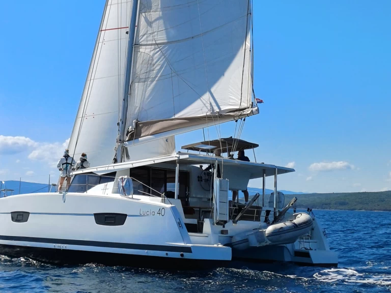Alquiler de Fountaine Pajot Lucia 40 en Punat