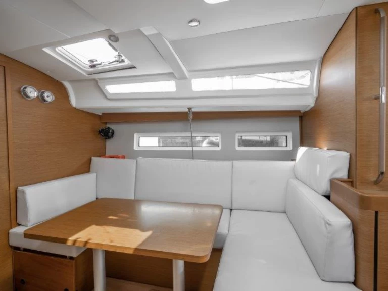 Alquiler de barcos Piso Livadi barato de Sun Odyssey 440