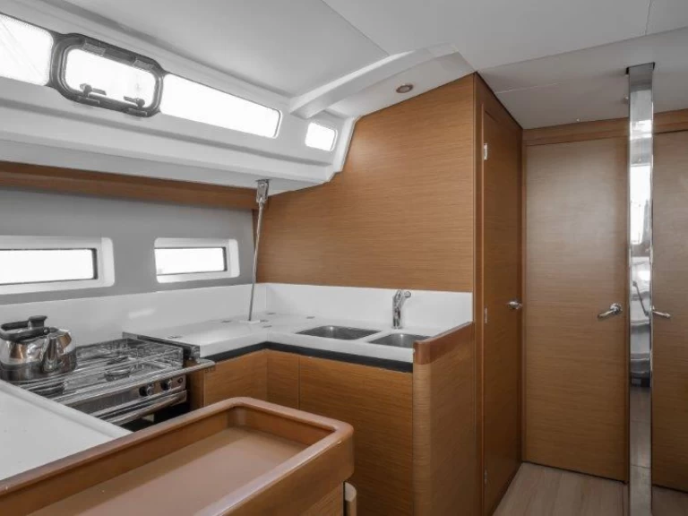 Alquiler de embarcaciones Jeanneau Sun Odyssey 440 enPiso Livadi en Samboat