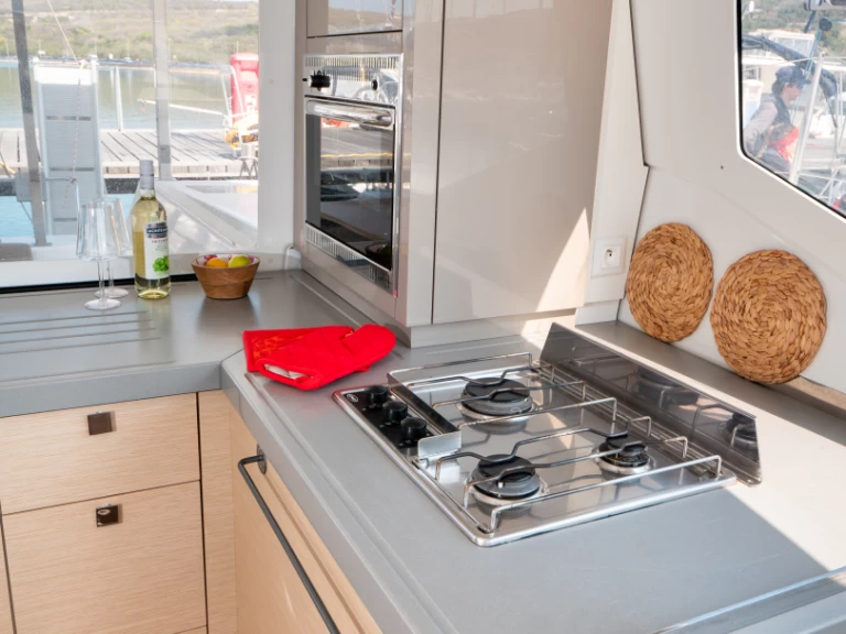 Alquiler de embarcaciones Fountaine Pajot Lucia 40 enPunat en Samboat