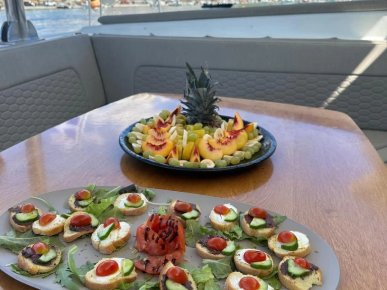 Alquiler de Catamarán, con o sin patrón Lagoon Ornós