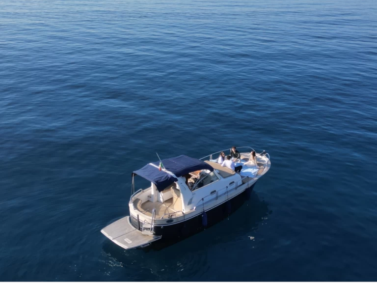 Alquiler de barcos Sorrento barato de 9,5 cabin