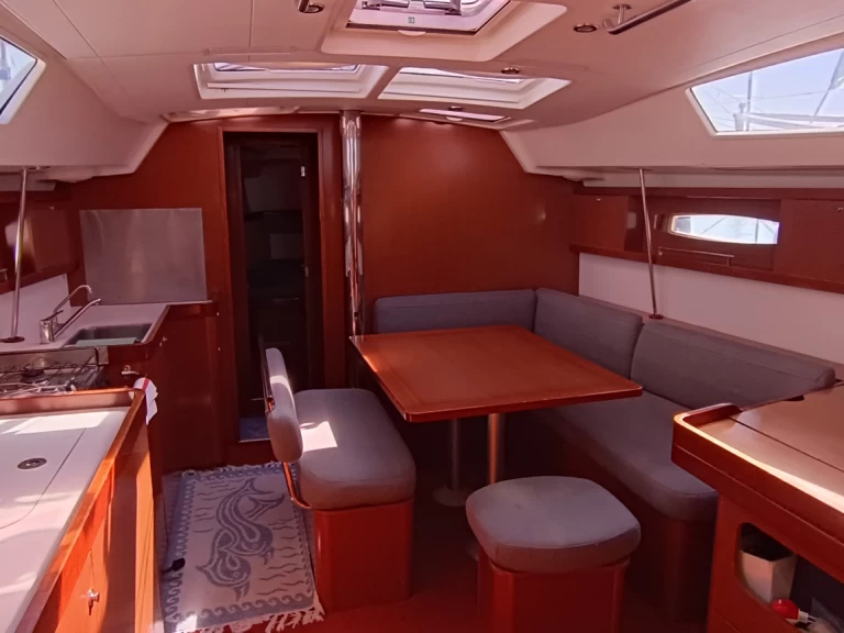 Alquiler de Velero, con o sin patrón Bénéteau Bari