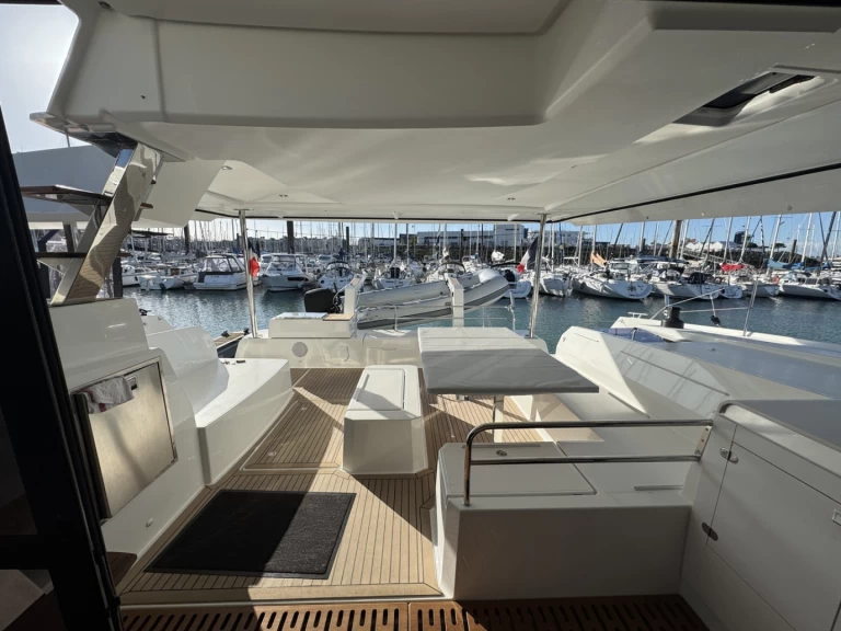 Alquiler Catamarán Fountaine Pajot con o sin  título de navegación
