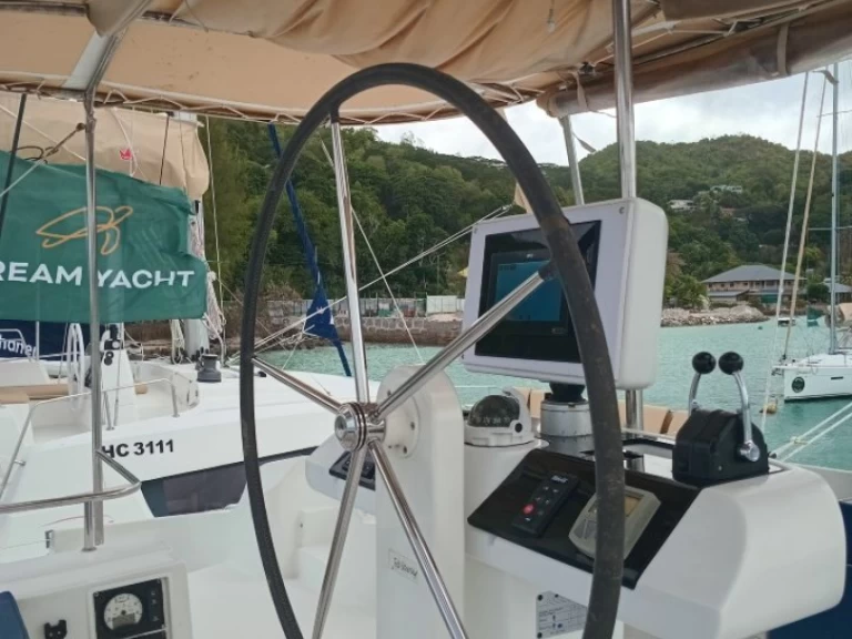 Alquiler Catamarán Lagoon con o sin  título de navegación