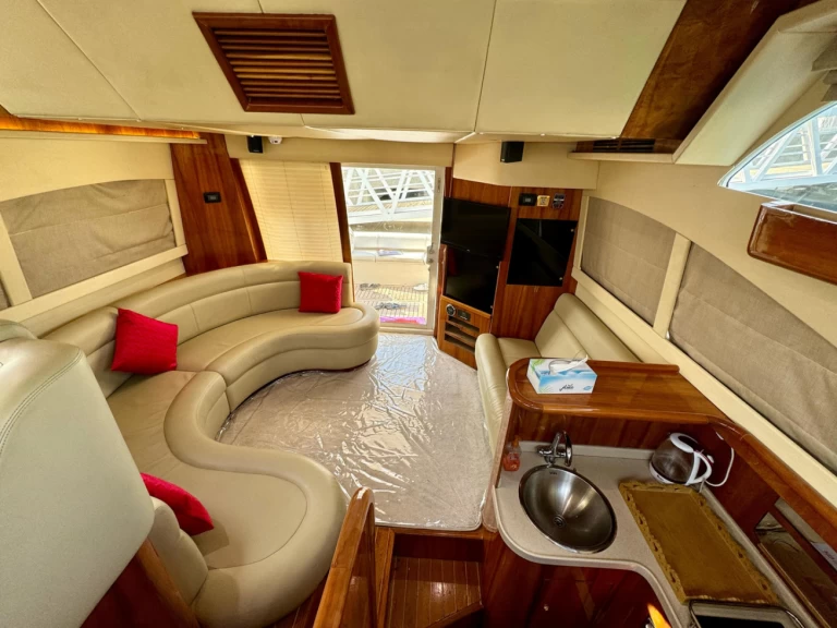 Alquiler de embarcaciones Gulf Craft - Majesty Yachts 45 enDubai Marina en Samboat