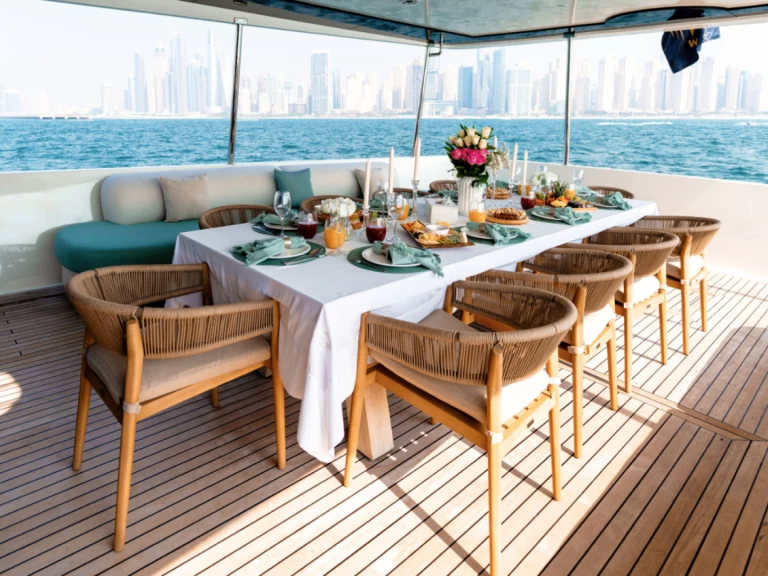 Alquiler de Numarine 80ft en Dubai Marina