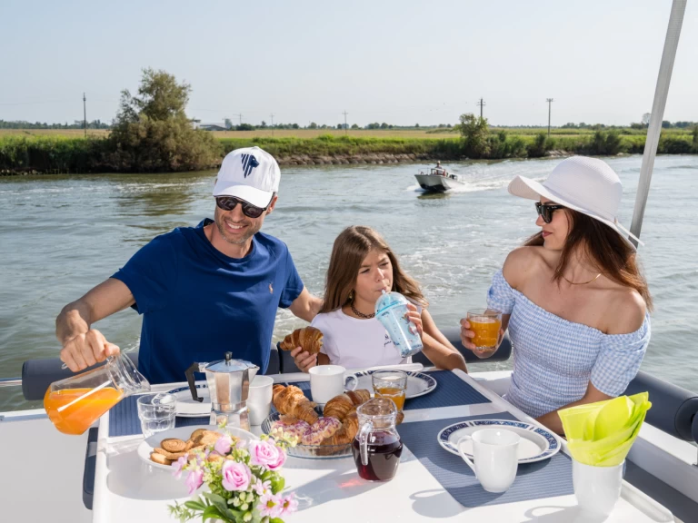 Alquiler Casa flotante Delphia con o sin  título de navegación
