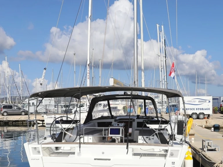 Alquiler de embarcaciones Dufour Dufour 530 enTrogir en Samboat