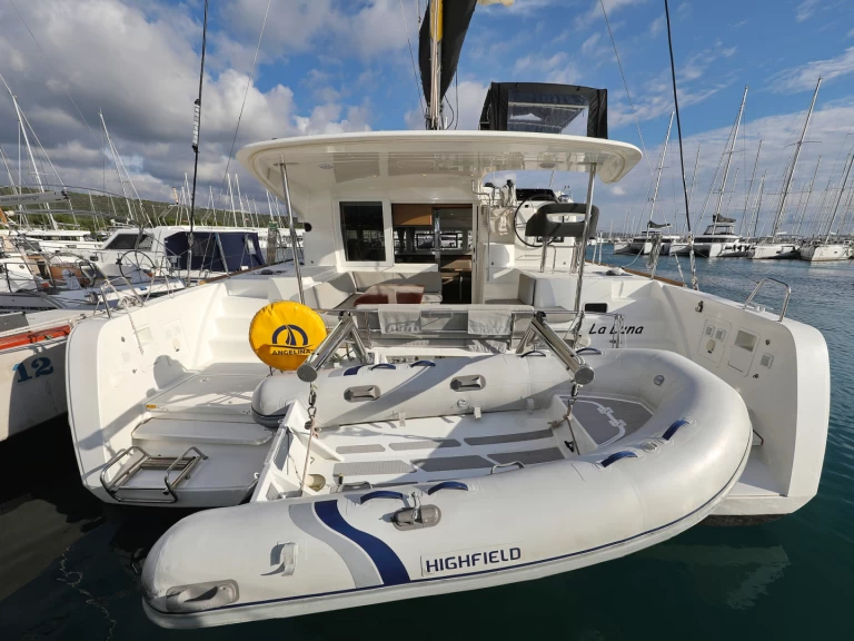 Catamarán para alquilar Sveti Filip i Jakov al mejor precio