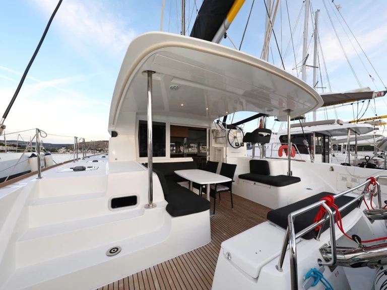 Alquiler de Catamarán, con o sin patrón Lagoon Biograd na Moru