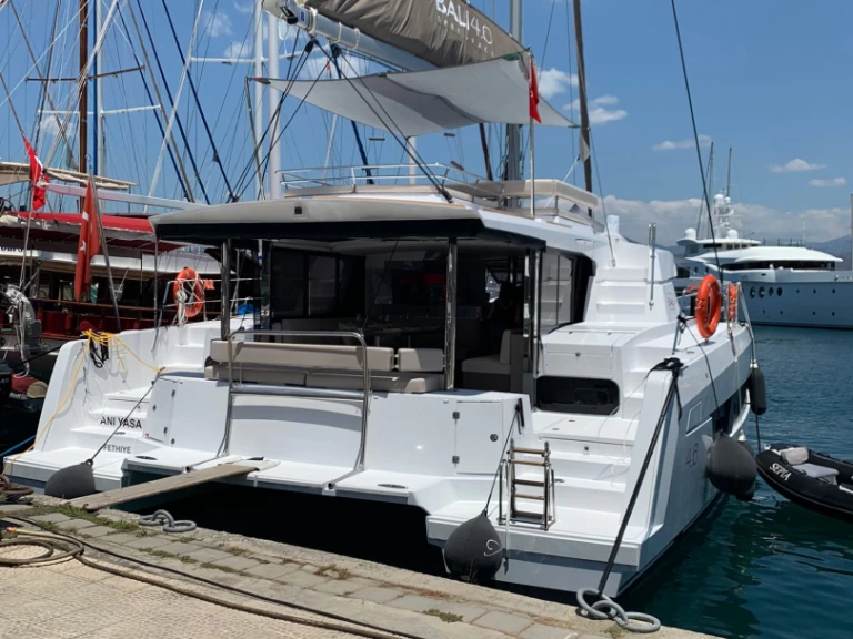 Alquiler Catamarán Bali con o sin  título de navegación