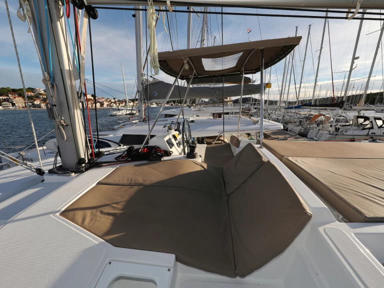 Catamarán para alquilar Šibenik al mejor precio