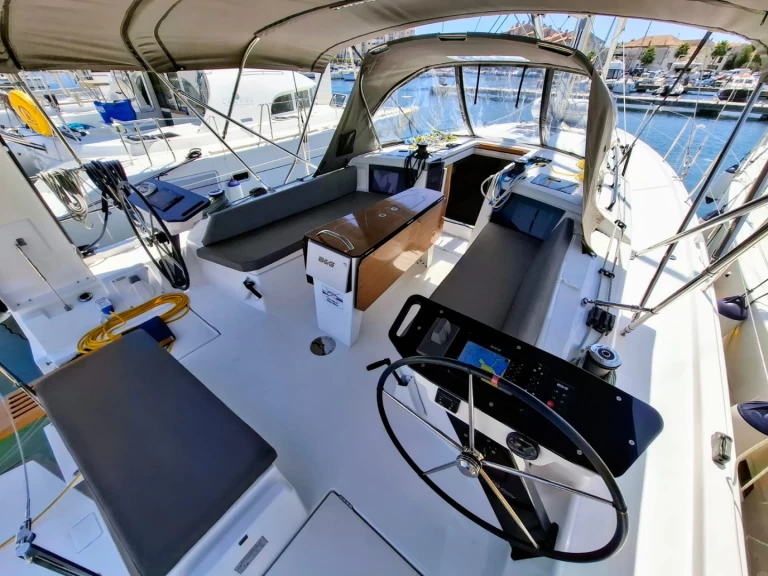 Velero para alquilar Šibenik al mejor precio