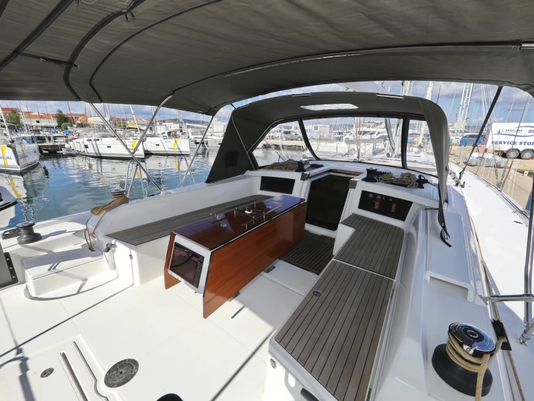 Alquiler de embarcaciones Dufour Dufour 530 enSveti Filip i Jakov en Samboat