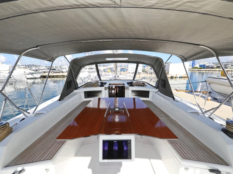 Alquiler de Velero, con o sin patrón Dufour Trogir