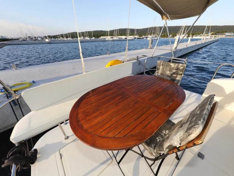 Cobra Yachts Futura 40 Grand Horizon de alquiler a Sveti Filip i Jakov