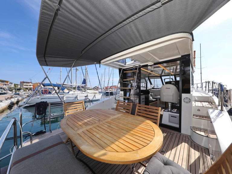 Alquiler de barcos Šibenik barato de Futura 40 Grand Horizon