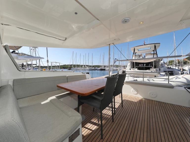 Alquiler de Catamarán, con o sin patrón Lagoon Sveti Filip i Jakov