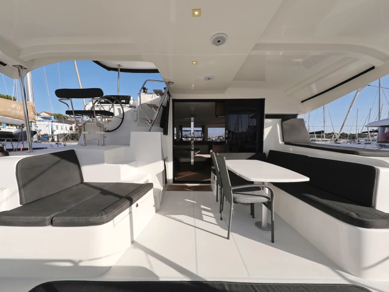 Alquiler de Catamarán, con o sin patrón Lagoon Šibenik