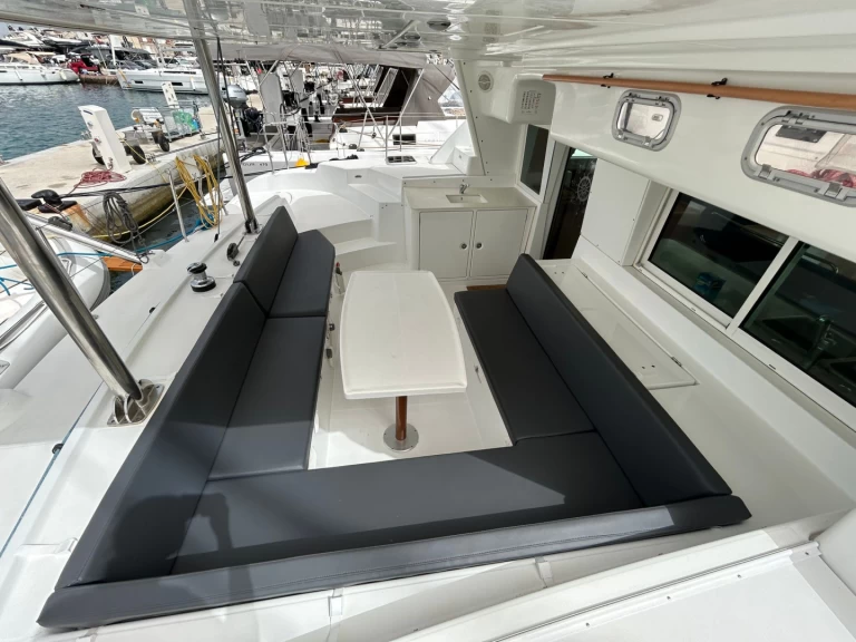Catamarán para alquilar Šibenik al mejor precio