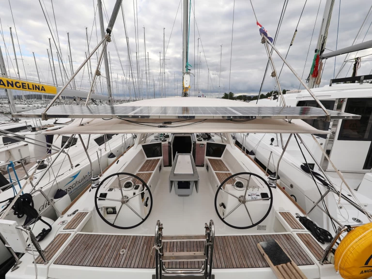 Alquiler de Velero, con o sin patrón Bénéteau Sveti Filip i Jakov