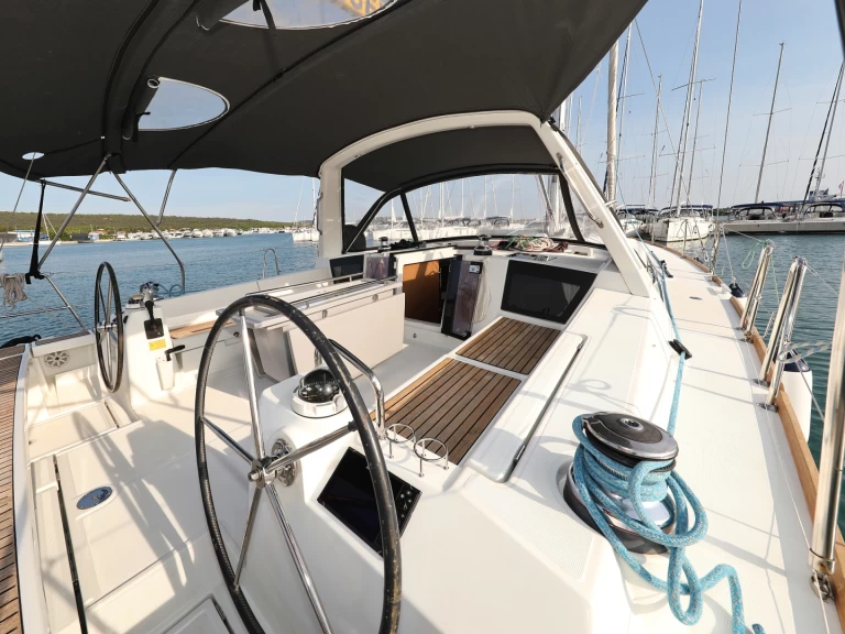 Alquiler de Velero, con o sin patrón Bénéteau Sveti Filip i Jakov