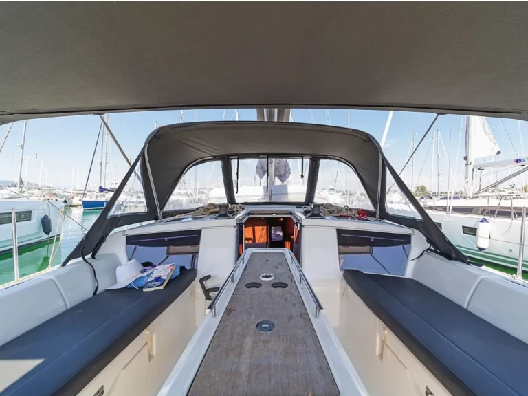Alquiler de barcos Ávdira barato de Dufour 430