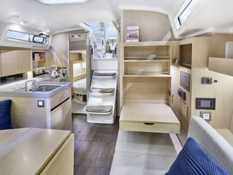 Alquiler de Velero, con o sin patrón Bénéteau Arzon