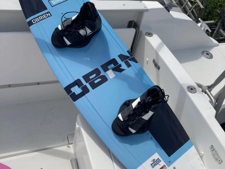 Alquiler de Jeanneau Cap Camarat 7.5 CC en Arzon